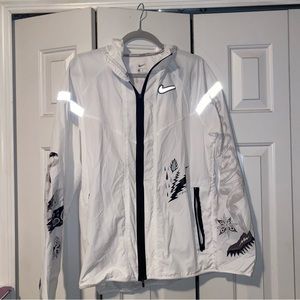 NIKE WINDRUNNER WILD RUN